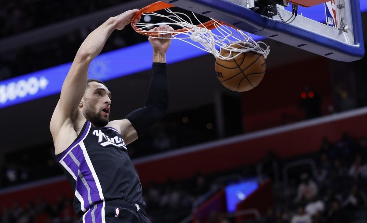 老鹰客场惜败活塞，德罗赞砍下30分