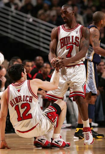 关于公牛击败灰熊，继续保持领跑位置。的信息