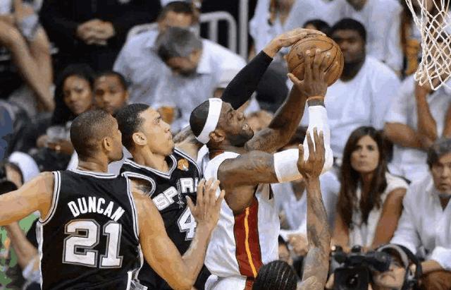 魔术鏖战马刺，克莱扛起全队