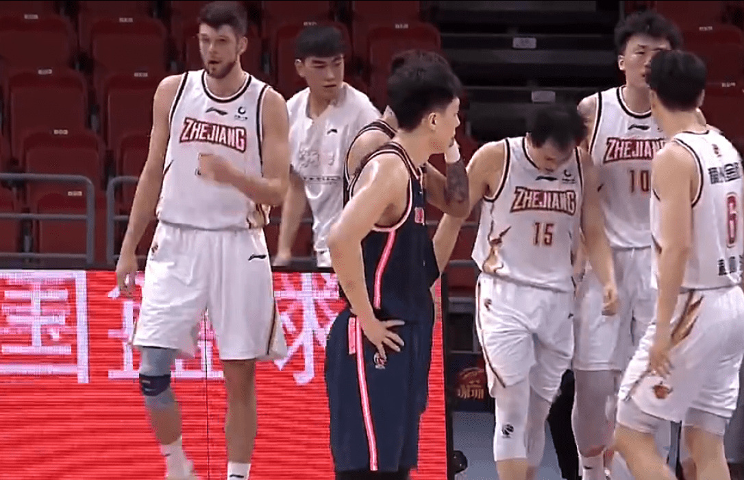 浙江男篮客场险胜吉林，继续追赶积分榜