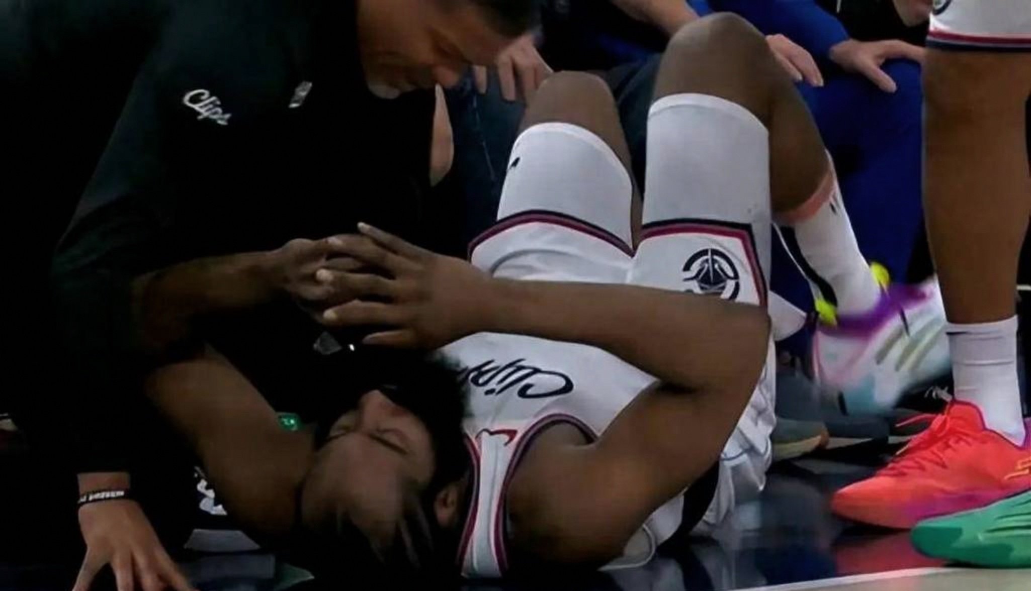 詹姆斯贡献制胜表现，新疆队打穿雄鹿