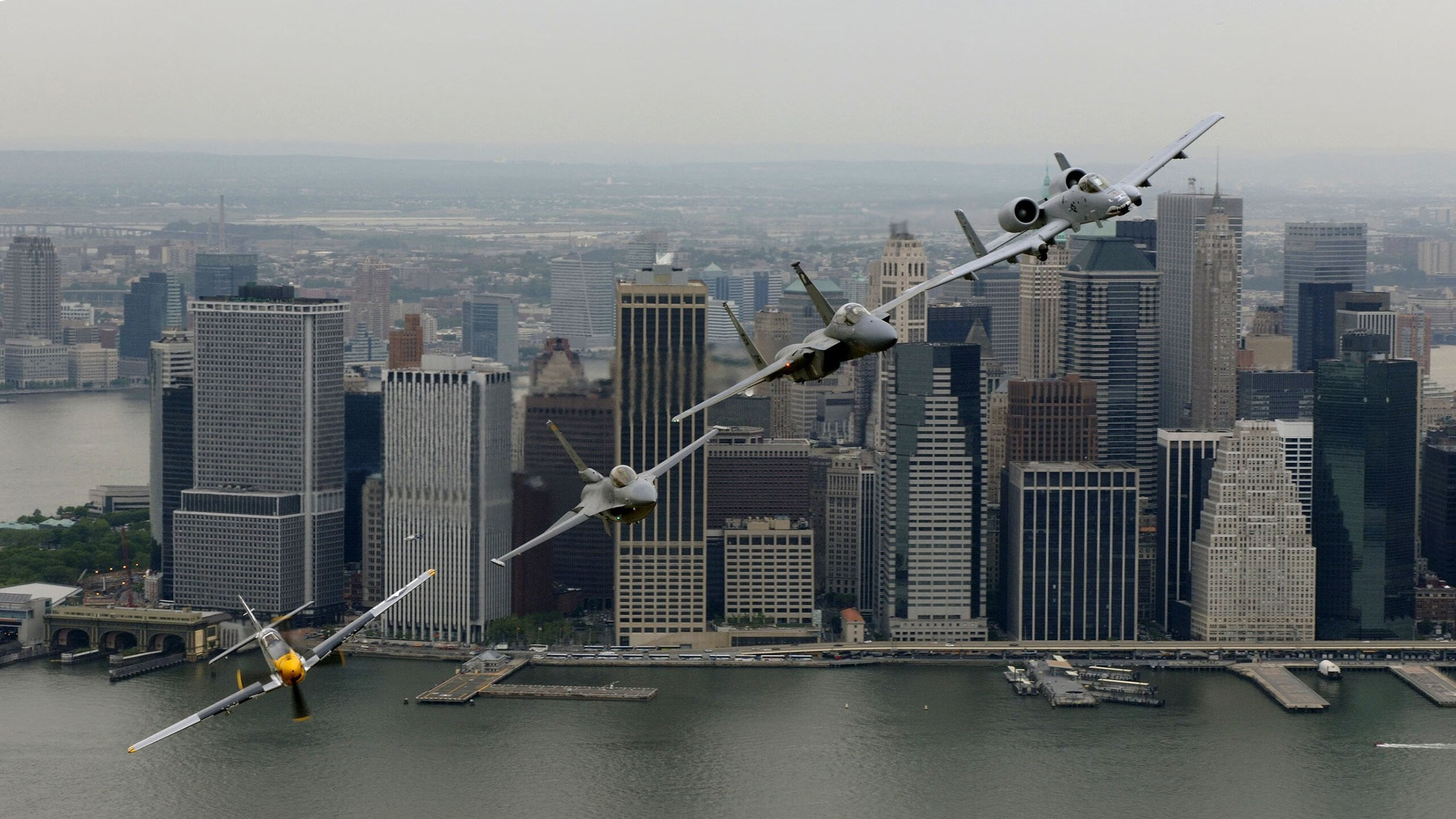 欧洲赛场同一夜,C罗爆发震撼英超,莱比锡红牛粉碎勒沃库森不败神话